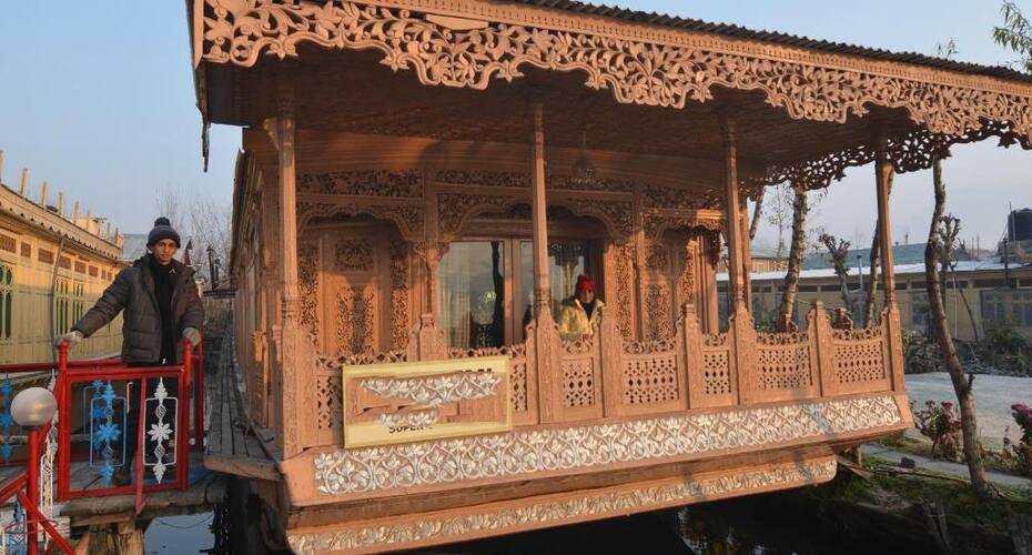 Bostan Gulistan Houseboat, Srinagar 1